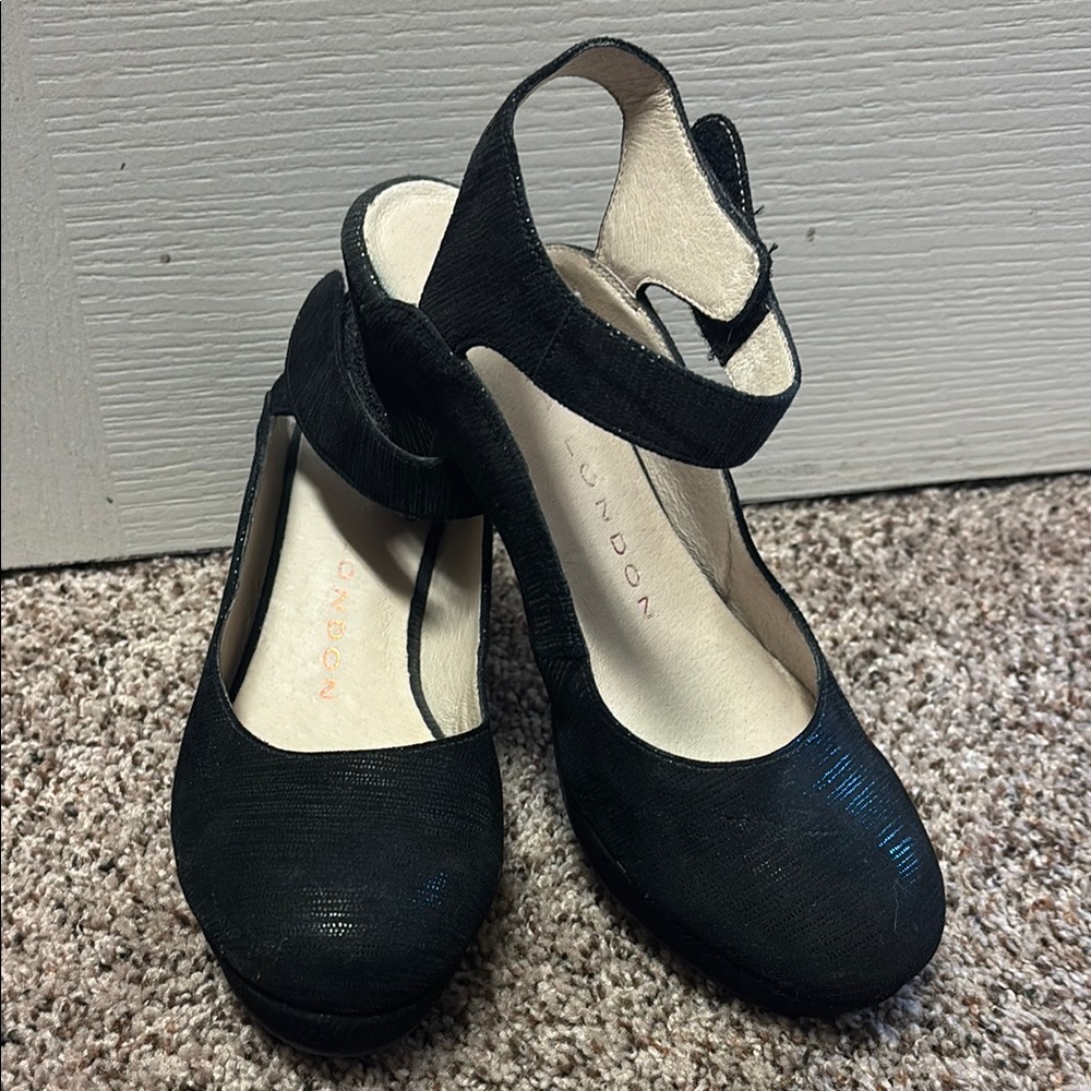 Sacha London MaryJane platform heels Size 8